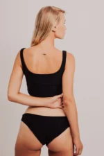 Czarne bikini, sportowy stanik - obrazek 2