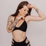 Czarne bikini z wysokim stanem